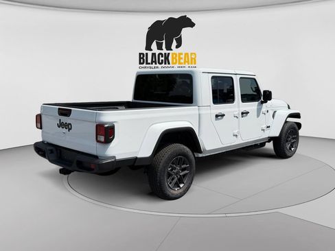 New 2026 Jeep Gladiator Sport AWD/4WD image 3