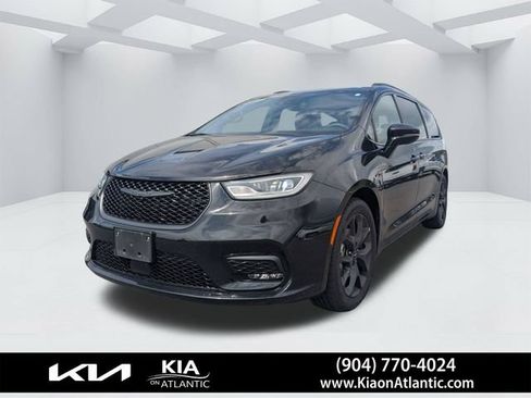 Used 2025 Chrysler Pacifica Limited FWD image 7