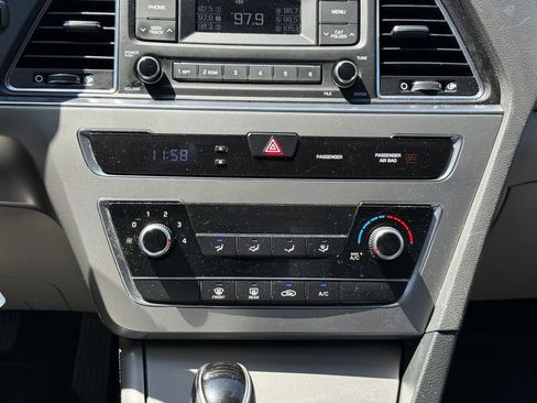 Used 2017 Hyundai Sonata SE FWD image 14