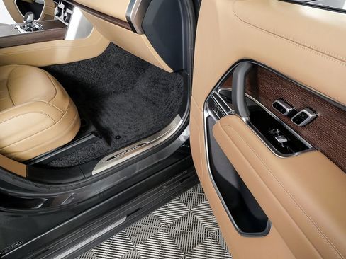 Used 2023 Land Rover Range Rover SE image 25