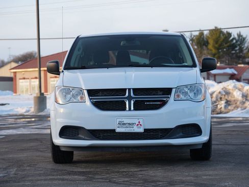 Used 2018 Dodge Grand Caravan SE w/ UConnect Hands-Free Group image 8