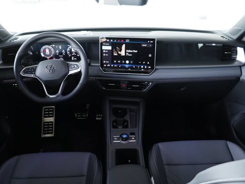 New 2026 Volkswagen Tiguan SE R-Line FWD image 15
