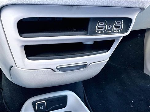 Certified 2023 Chrysler Voyager LX image 34