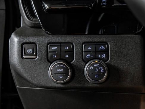 Used 2024 Chevrolet Silverado 2500 ZR2 AWD/4WD image 25