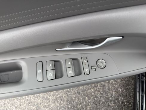 Certified 2024 Hyundai Elantra SE FWD image 10