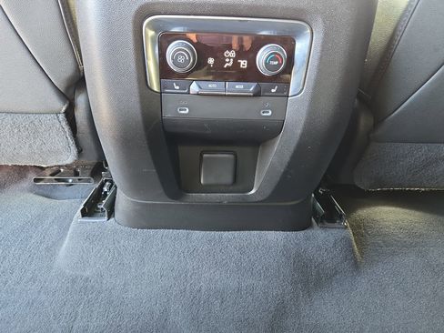 Used 2022 Chevrolet Tahoe Z71 w/ Luxury Package image 17