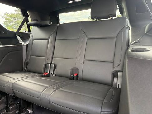 Used 2021 Chevrolet Tahoe Z71 w/ Z71 Off-Road Package AWD/4WD image 18