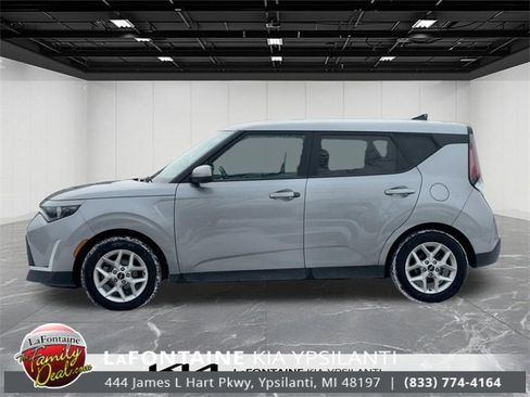 Used 2023 Kia Soul LX w/ Option Group 015 image 2