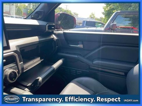 Used 2025 Toyota 4Runner Limited AWD/4WD image 34