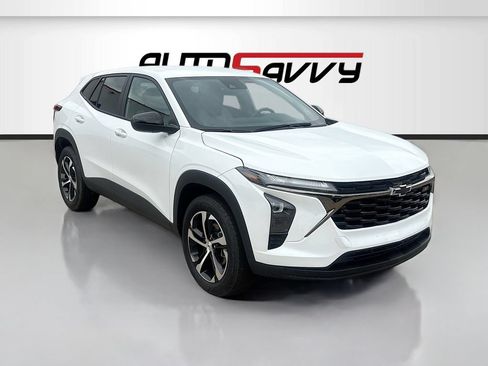 Used 2026 Chevrolet Trax RS FWD image 1