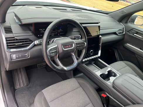 Used 2025 GMC Acadia Elevation image 17