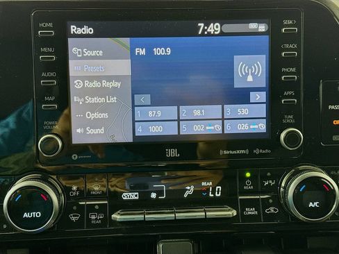 Used 2020 Toyota Highlander Limited FWD image 15