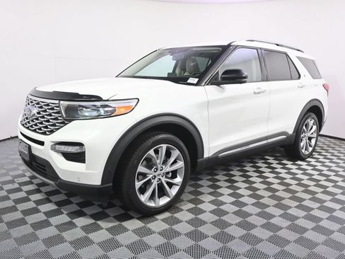 Used 2021 Ford Explorer Platinum w/ Equipment Group 601A AWD/4WD image 2