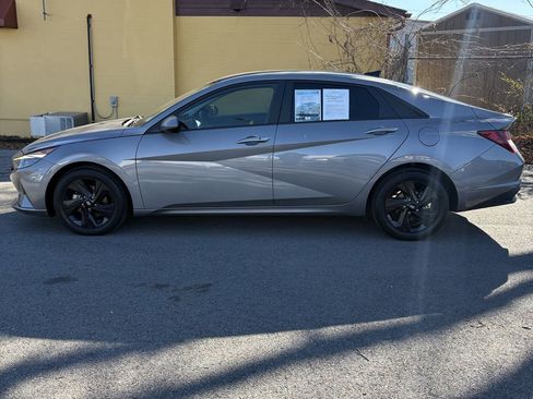 Used 2021 Hyundai Elantra SEL w/ Convenience Package image 6