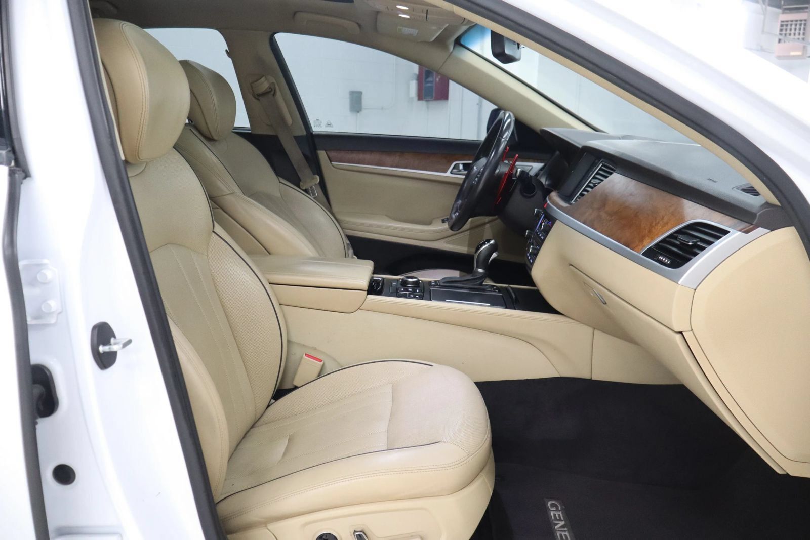 Used 2015 Hyundai Genesis 5.0 w/ Option Group 05 RWD image 22