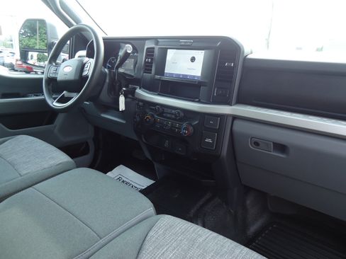 Used 2025 Ford F250 XLT w/ FX4 Off-Road Package AWD/4WD image 29
