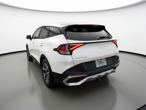 Used 2025 Kia Sportage LX image 6