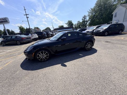 Used 2025 Toyota GR86 RWD image 32