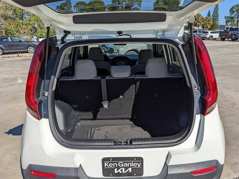 Used 2020 Kia Soul LX image 13