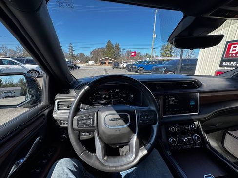 Used 2023 GMC Yukon Denali Ultimate image 16
