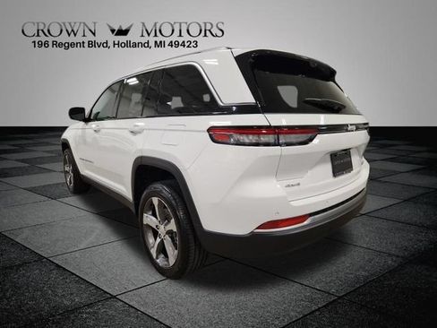 Used 2026 Jeep Grand Cherokee Limited w/ Luxury Tech Group II AWD/4WD image 5