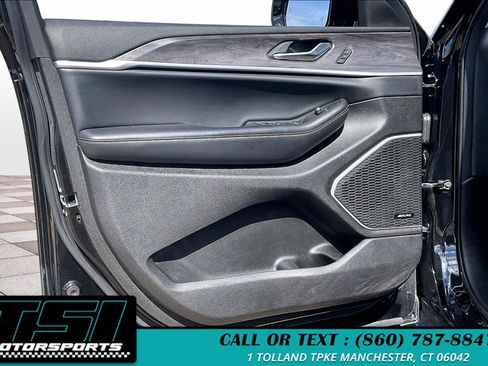 Used 2022 Jeep Grand Cherokee L Limited w/ Black Appearance Package AWD/4WD image 23