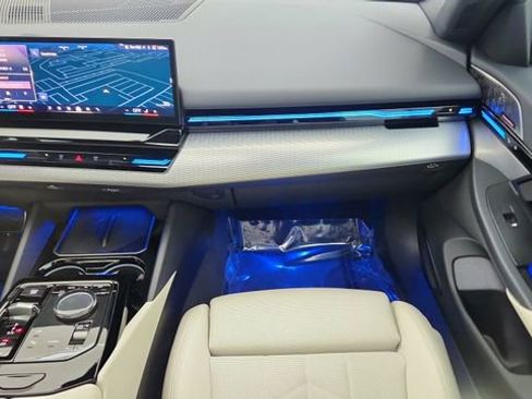 Used 2024 BMW 530i image 37