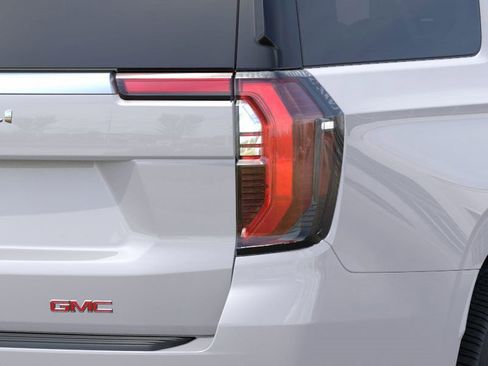 New 2025 GMC Yukon XL Denali w/ Denali Reserve Package image 11
