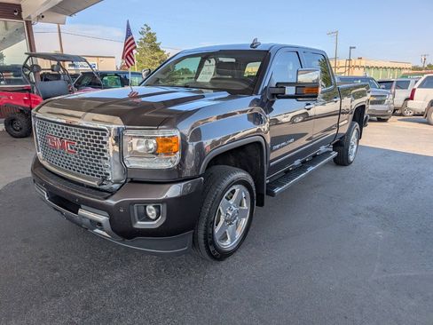 Used 2015 GMC Sierra 2500 Denali w/ Suspension Package, Off-Road AWD/4WD image 3