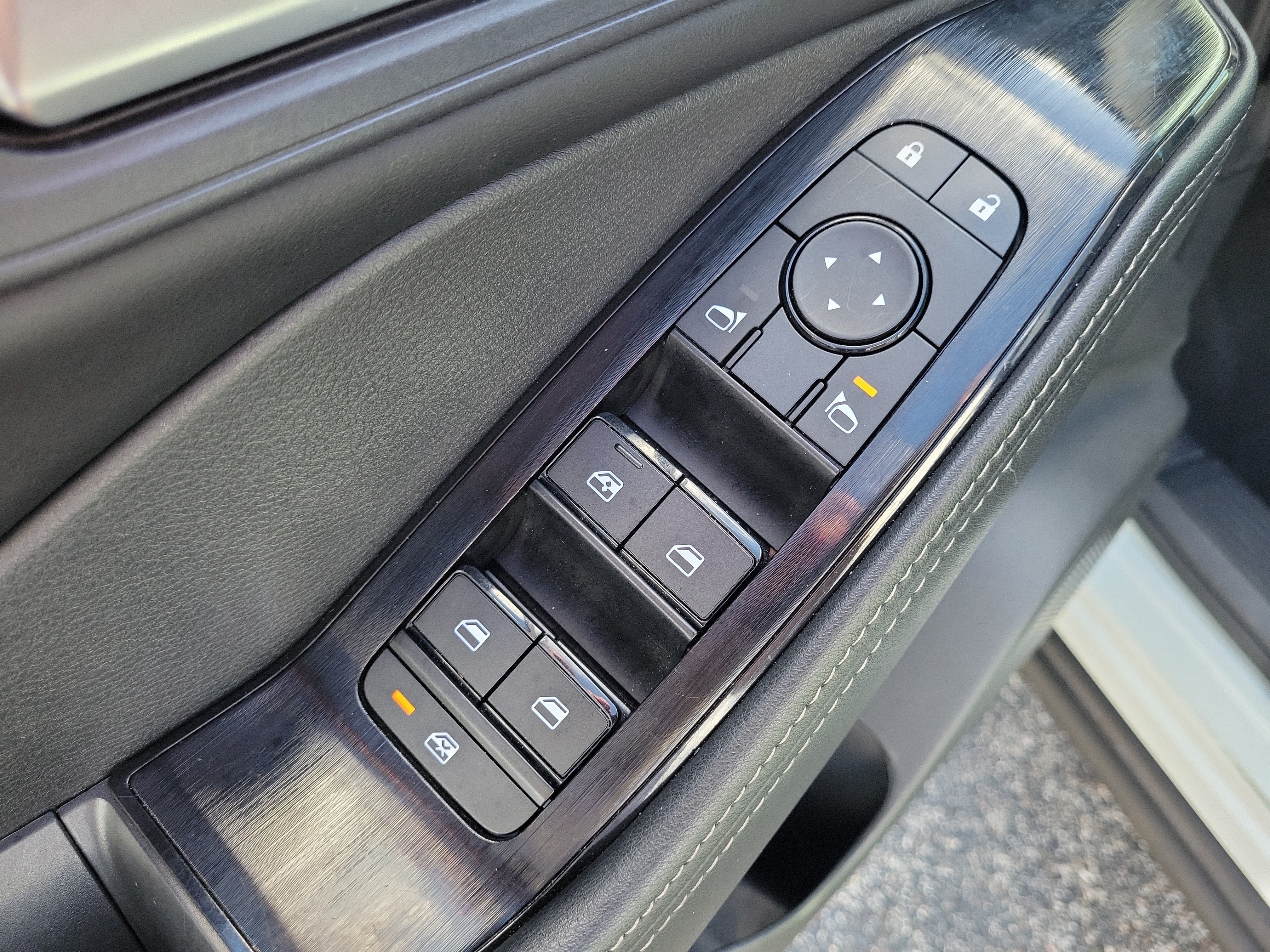 Certified 2024 Nissan Rogue SV w/ SV Premium Package FWD image 11