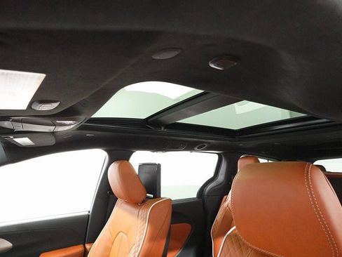 New 2026 Chrysler Pacifica Pinnacle image 12