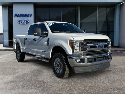 Used 2017 Ford F250 XLT image 2