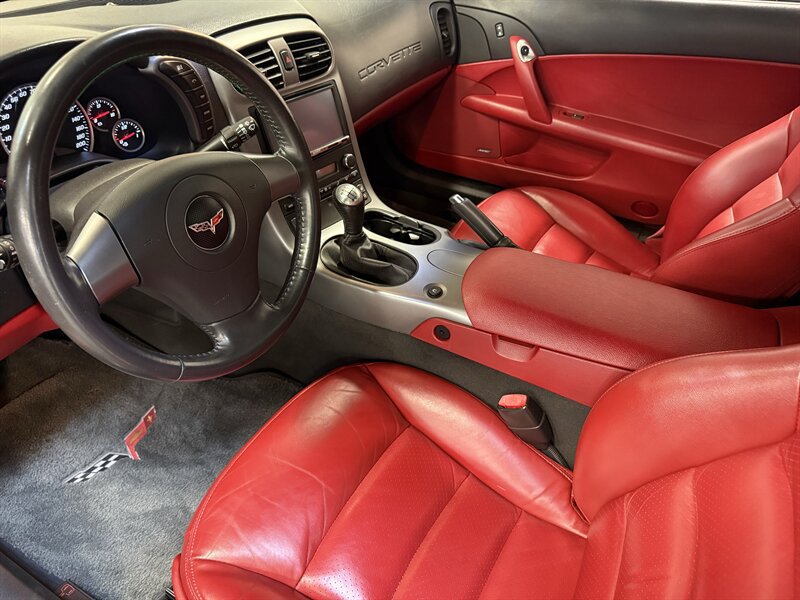 Used 2006 Chevrolet Corvette Convertible w/ Preferred Equipment Group RWD image 17