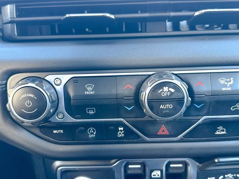 Used 2024 Jeep Wrangler Unlimited Rubicon image 31