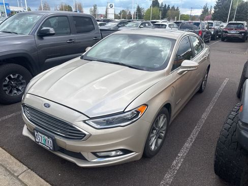 Used 2017 Ford Fusion Energi SE image 1