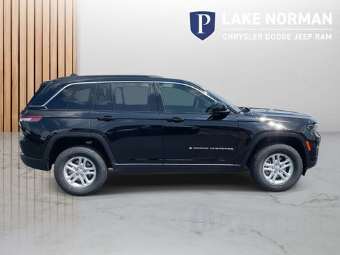 New 2025 Jeep Grand Cherokee Laredo image 10