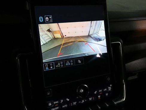 Used 2025 GMC Yukon XL Denali AWD/4WD image 22