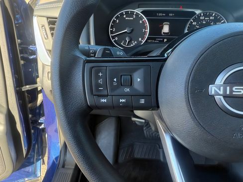 Used 2023 Nissan Rogue SV image 28