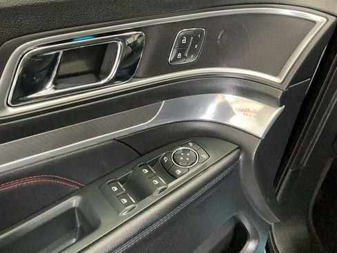 Used 2018 Ford Explorer Sport w/ Equipment Group 401A AWD/4WD image 18