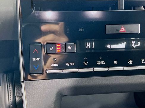 Used 2019 Toyota Avalon Limited image 21