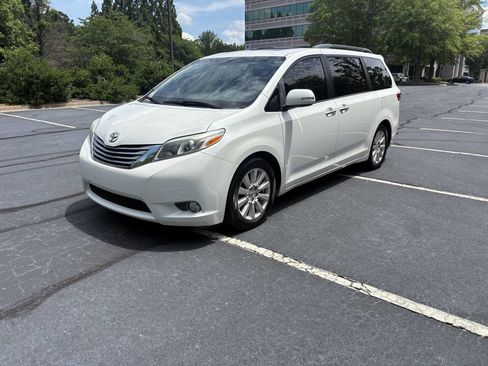 Used 2017 Toyota Sienna Limited Premium FWD image 8