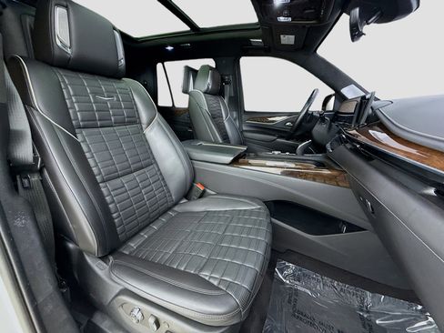 Used 2021 Cadillac Escalade Sport Platinum w/ Heavy-Duty Trailer Package image 32