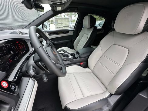 Used 2026 Porsche Cayenne S AWD/4WD image 5