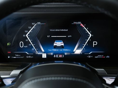 Used 2023 BMW 740i w/ Parking Assistance Package image 27