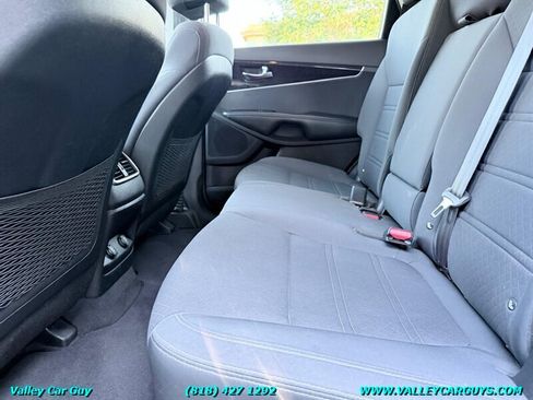 Used 2017 Kia Sorento FWD image 19
