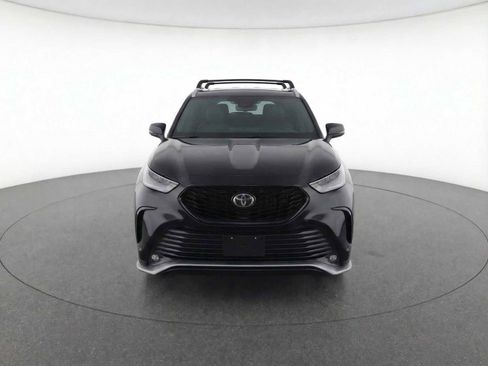 Used 2022 Toyota Highlander XSE image 2