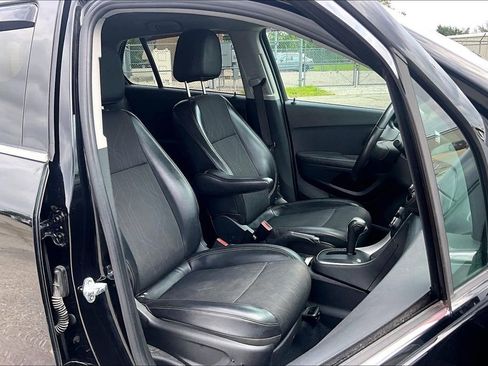 Used 2020 Chevrolet Trax LT w/ LT Convenience Package image 10