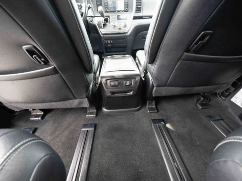 Used 2019 Toyota Sienna SE w/ SE Preferred Package AWD/4WD image 22