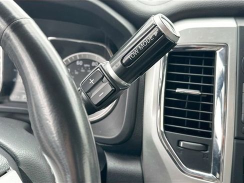 Used 2017 Nissan Titan SV image 21