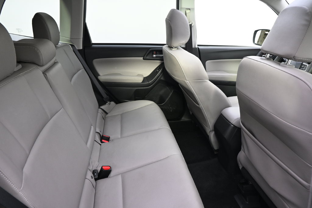 Used 2016 Subaru Forester 2.5i Touring w/ Eyesight & Navigation System AWD/4WD image 18